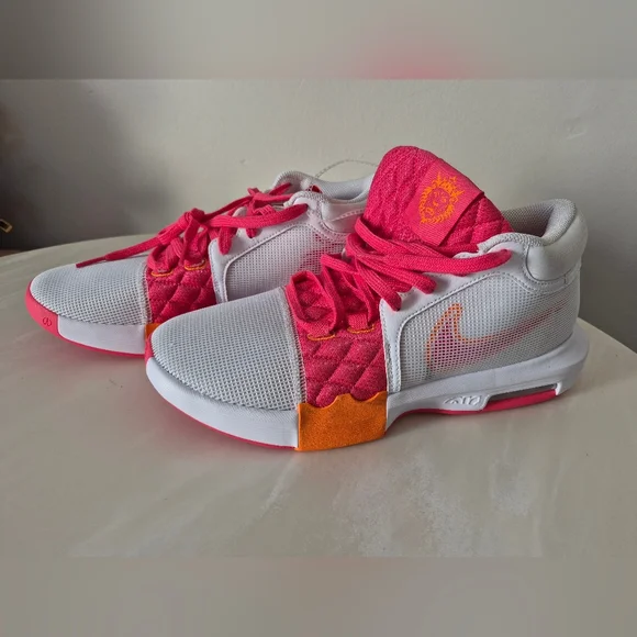 Nike LeBron Basketball Sneakers - Picture 7 of 7